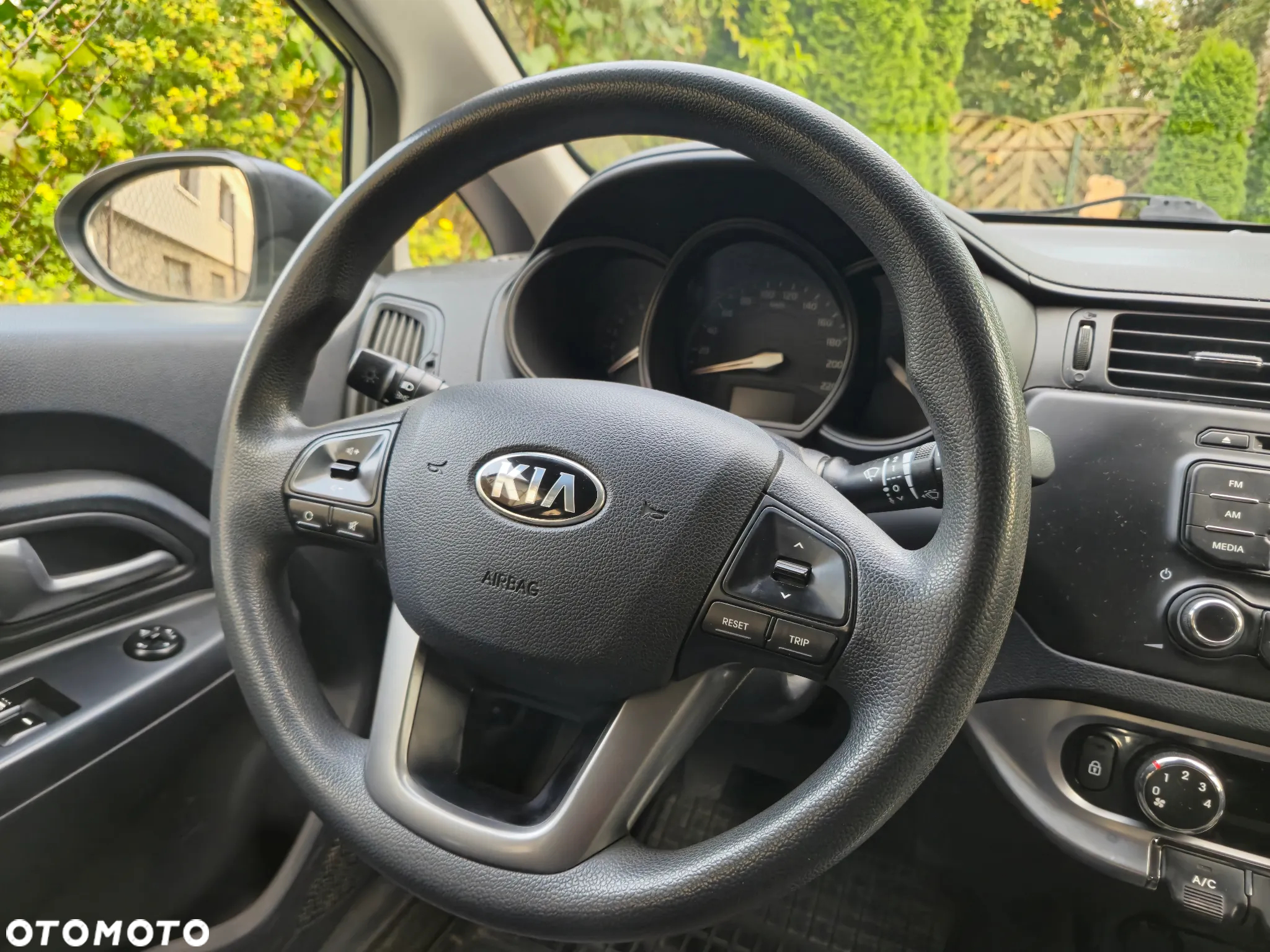 Kia Rio 1.2 M - 14