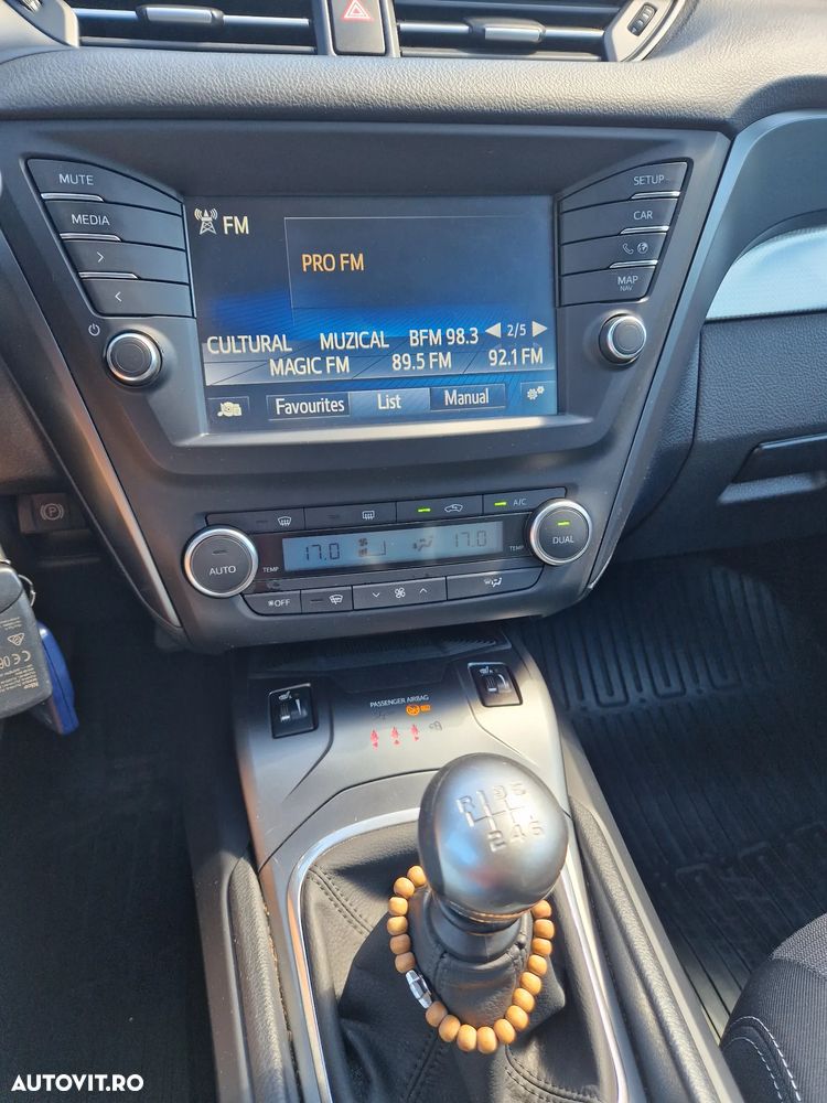 Toyota Avensis 1.8 Executive - 5