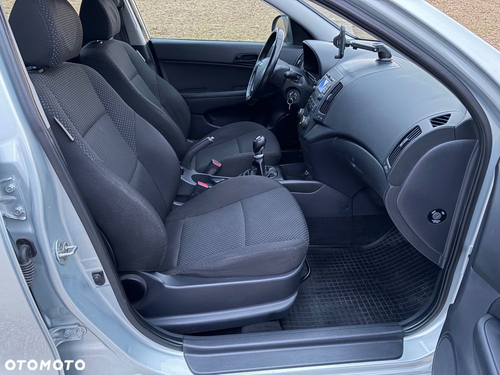 Hyundai i30 i30cw 1.4 Edition 20 - 21