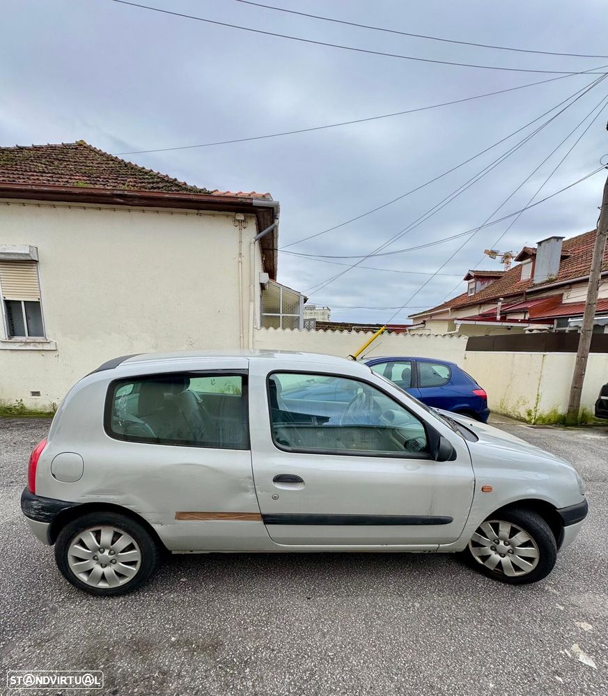 Renault Clio - 12