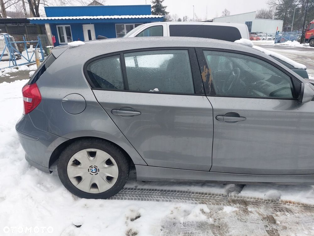 BMW E87 E90 116i błotnik tylny prawy A52/7