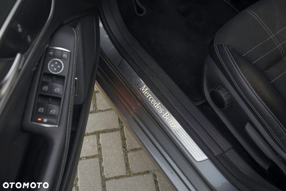 Mercedes-Benz CLA 180 AMG Line - 22