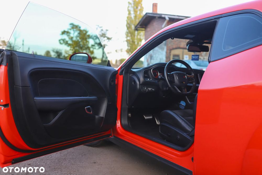 Dodge Challenger 6.4 Scat Pack - 21