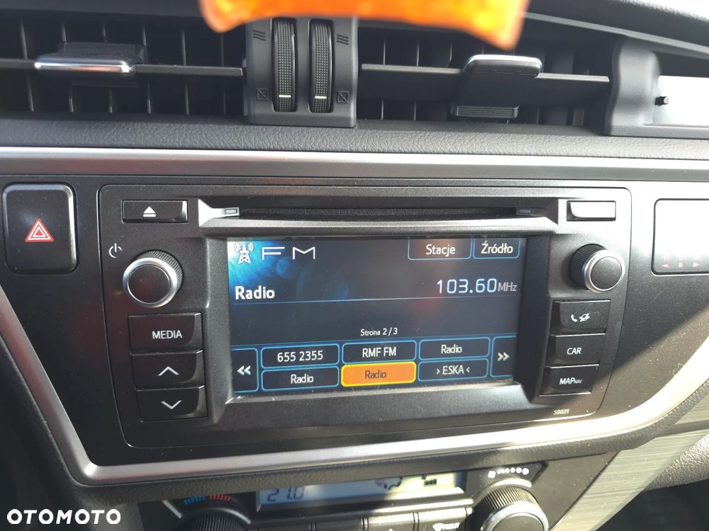 Toyota Auris 1.6 Premium + - 23