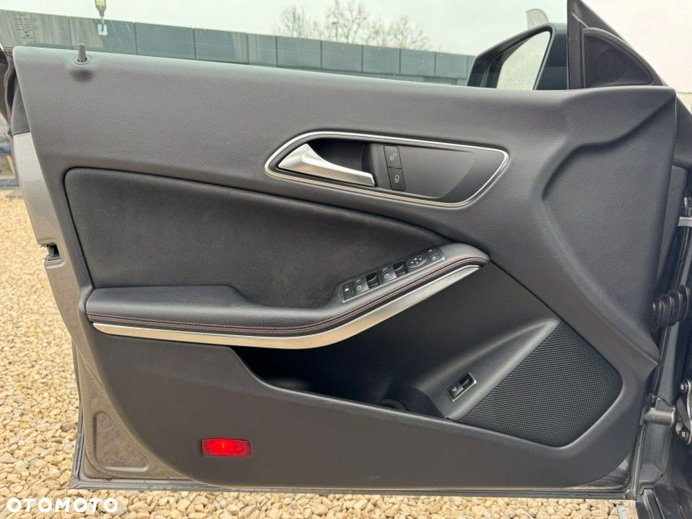 Mercedes-Benz CLA - 16