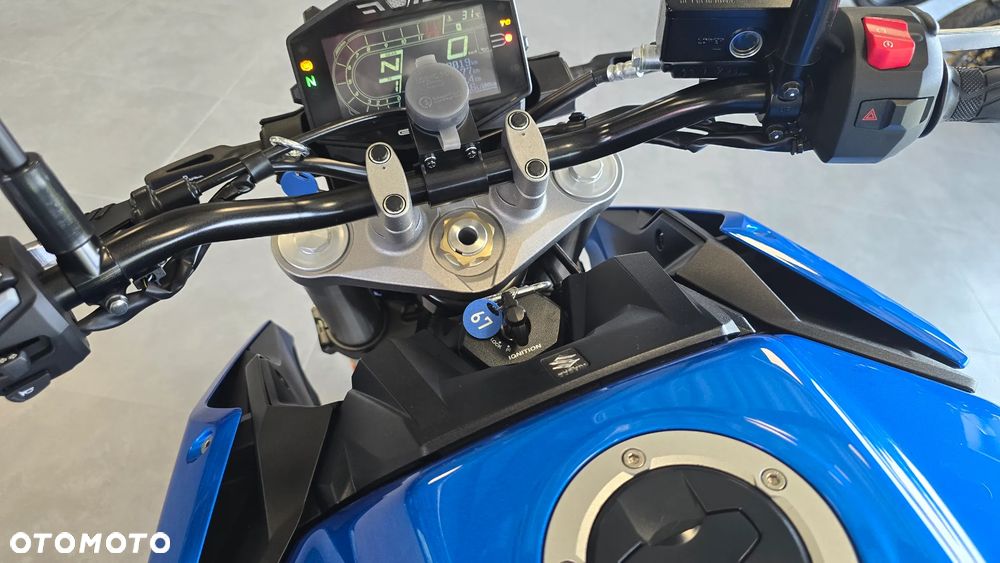 Suzuki GSX - 8