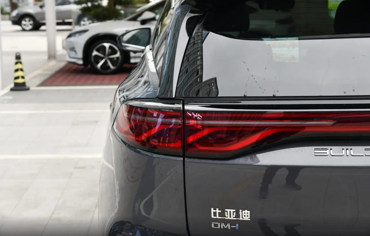 BYD Tang Flagship - 10