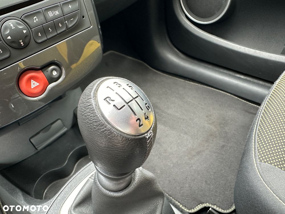 Renault Clio 2.0 16V Sport Euro5 - 6