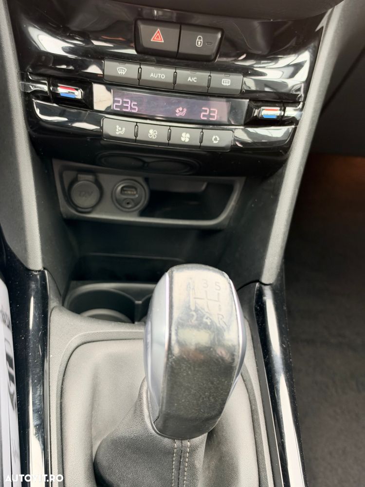 Peugeot 2008 PureTech 82 Style - 26