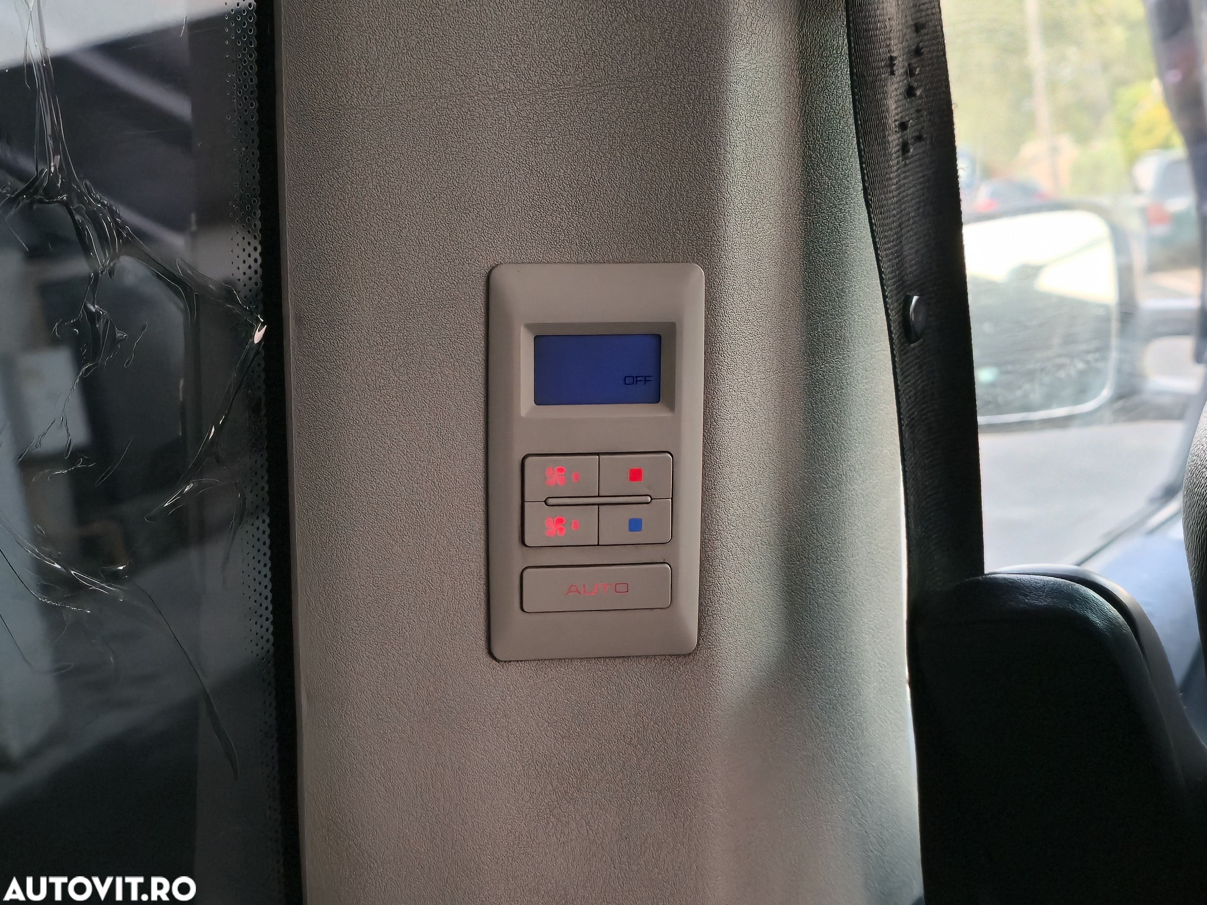 Volkswagen Caravelle - 7