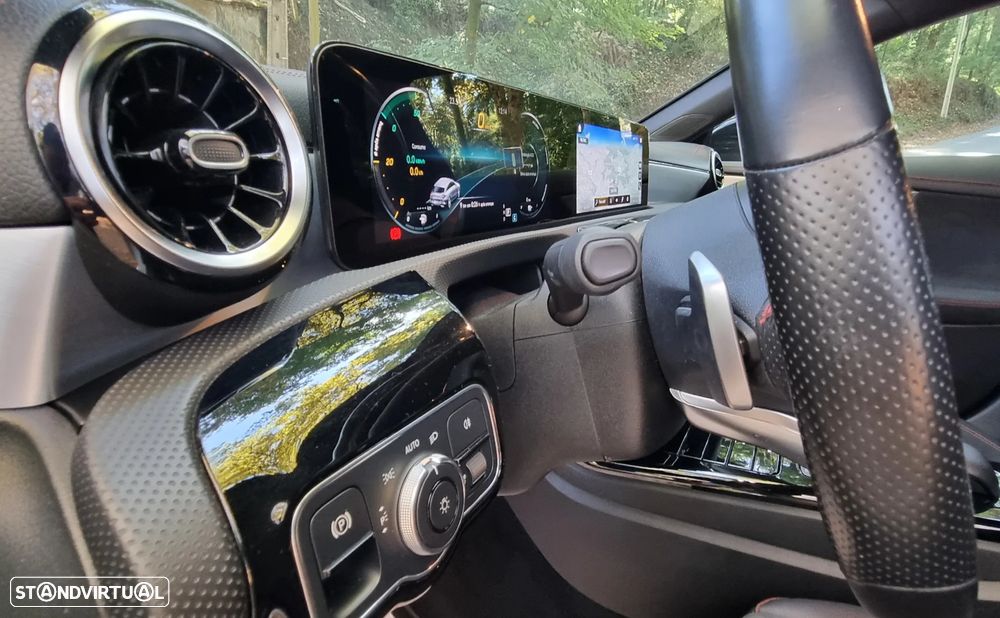 Mercedes-Benz CLA 250 e Shooting Brake AMG Line - 23