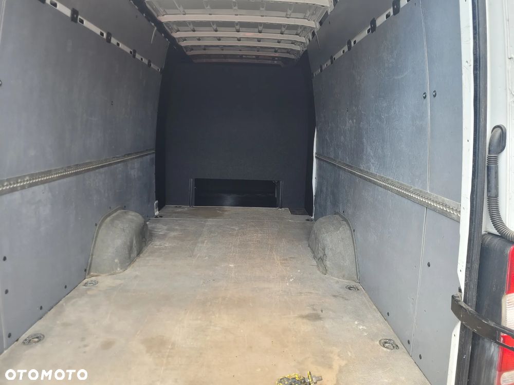 Mercedes-Benz Sprinter - 16