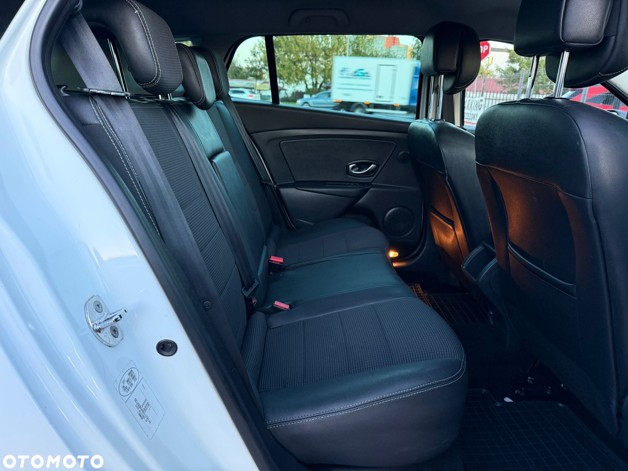 Renault Megane Grandtour TCe 180 GT - 16