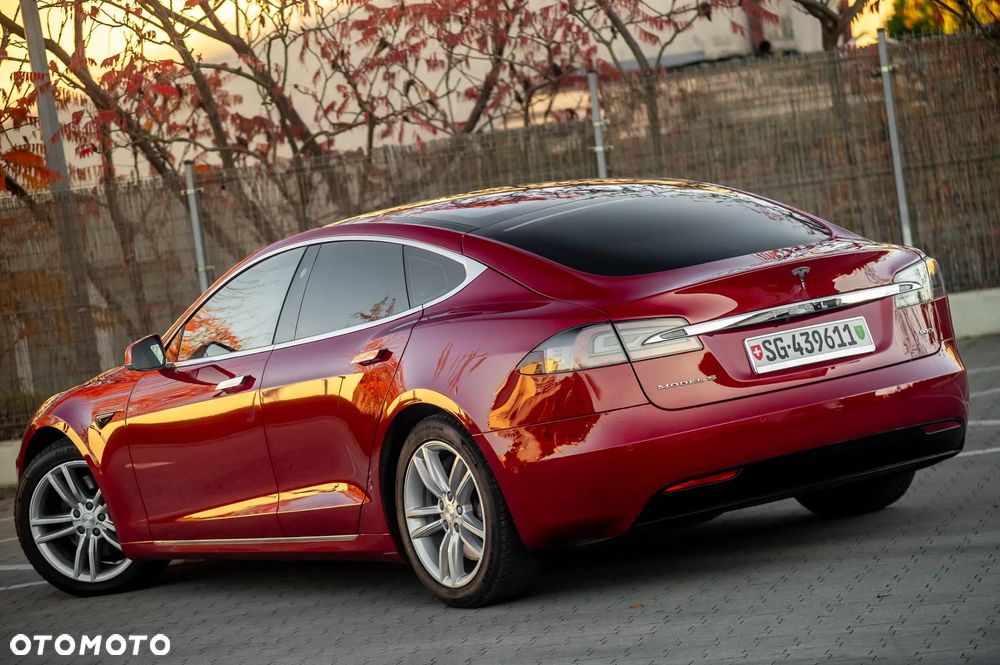 Tesla Model S - 12