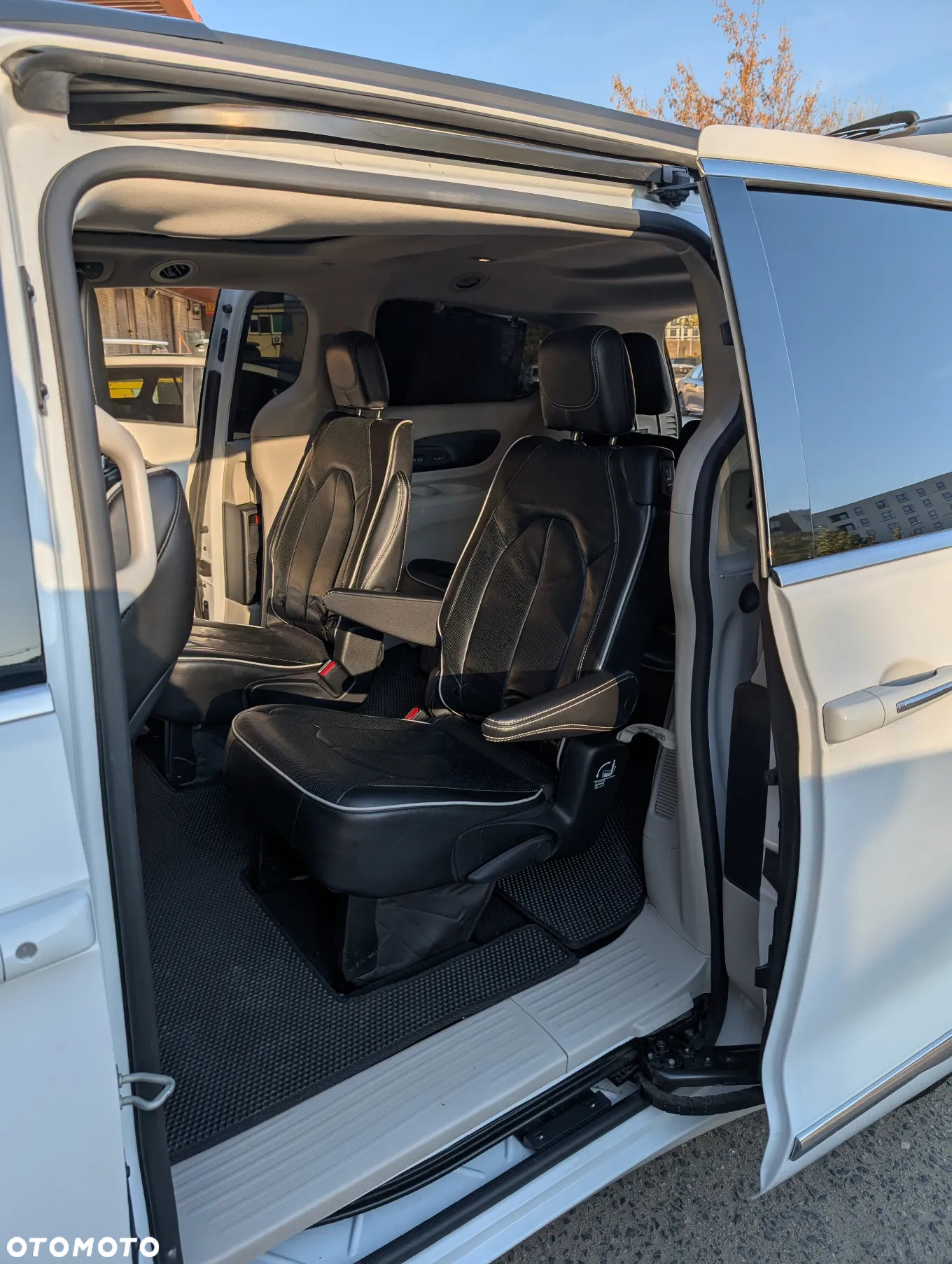Chrysler Pacifica - 12