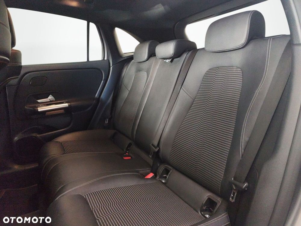 Mercedes-Benz GLA - 15