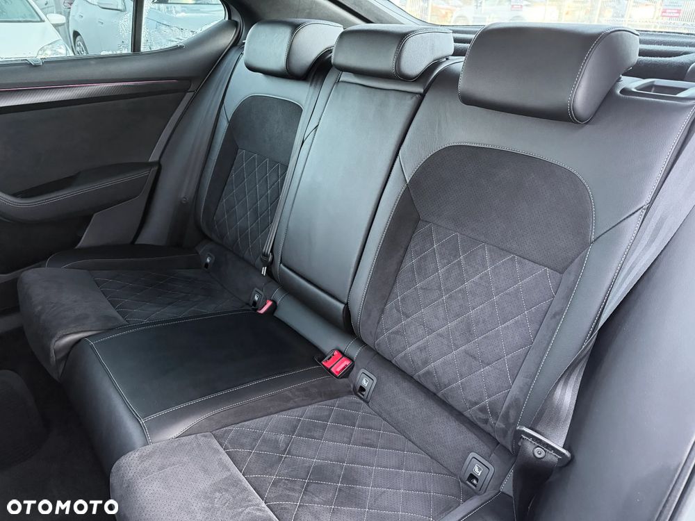 Skoda Superb 2.0 TDI SCR 4x4 Sportline DSG - 26