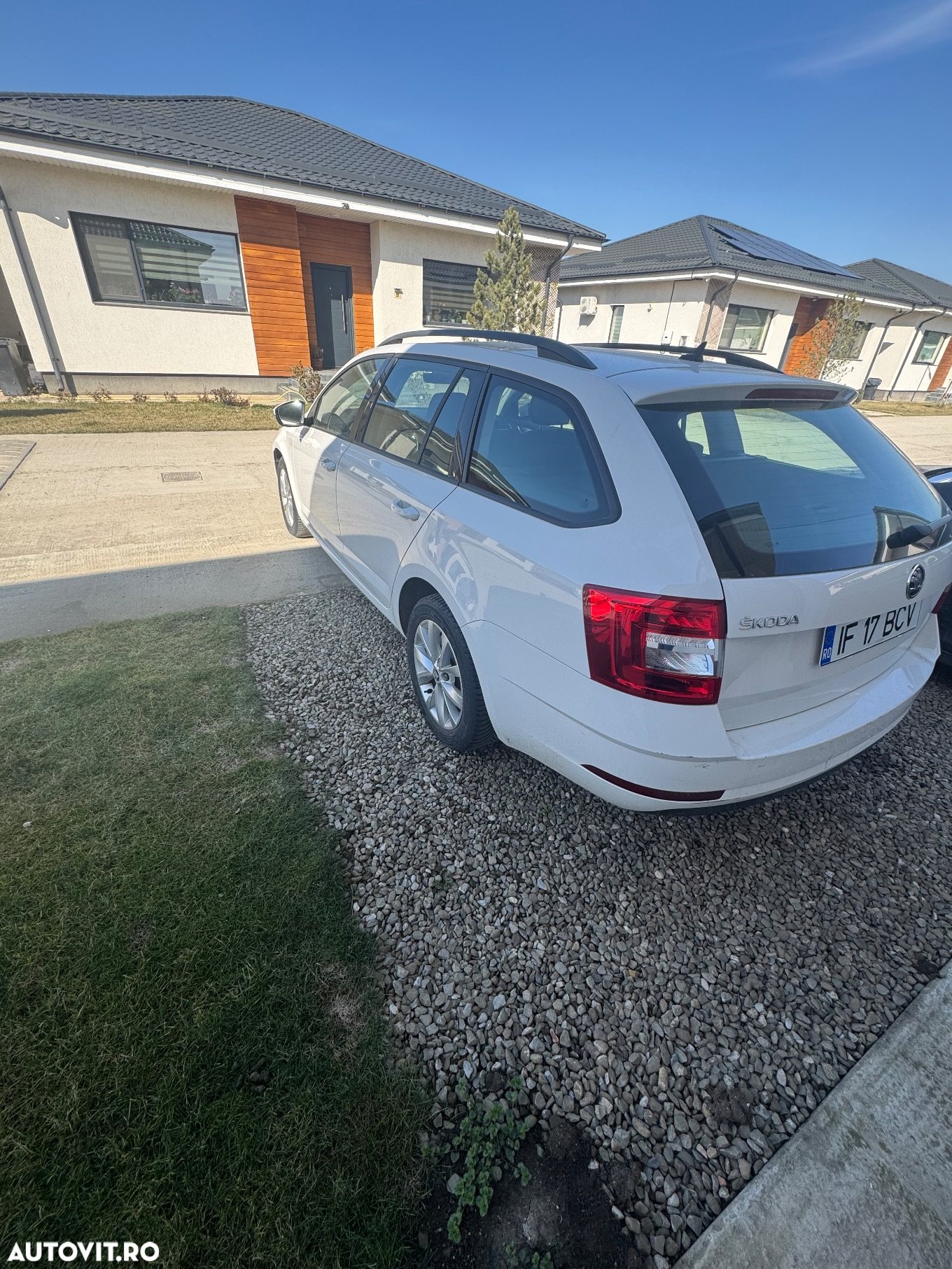 Skoda Octavia Combi Diesel 1.6 TDI DSG Ambition - 2