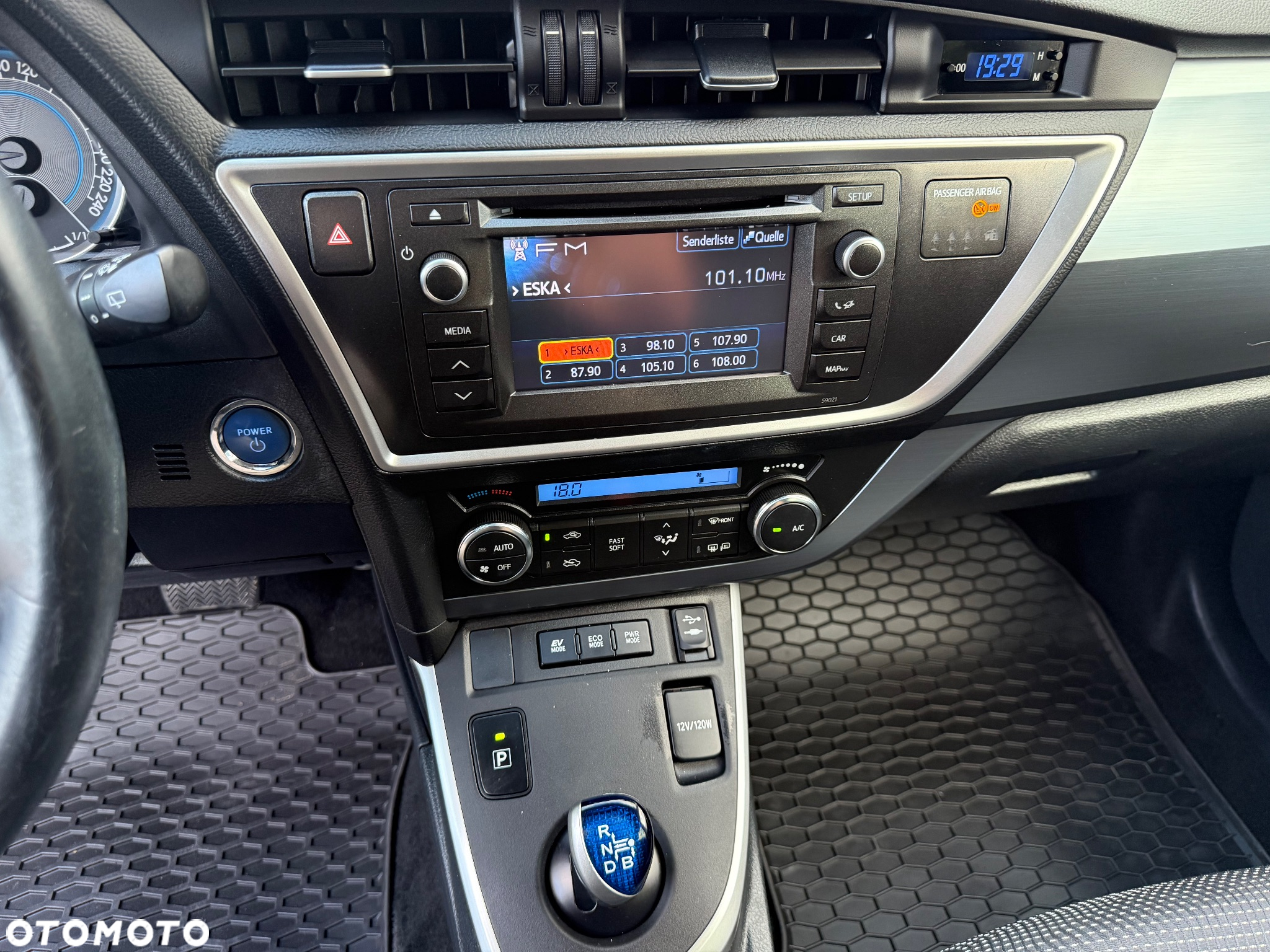 Toyota Auris 1.8 Hybrid Life - 26