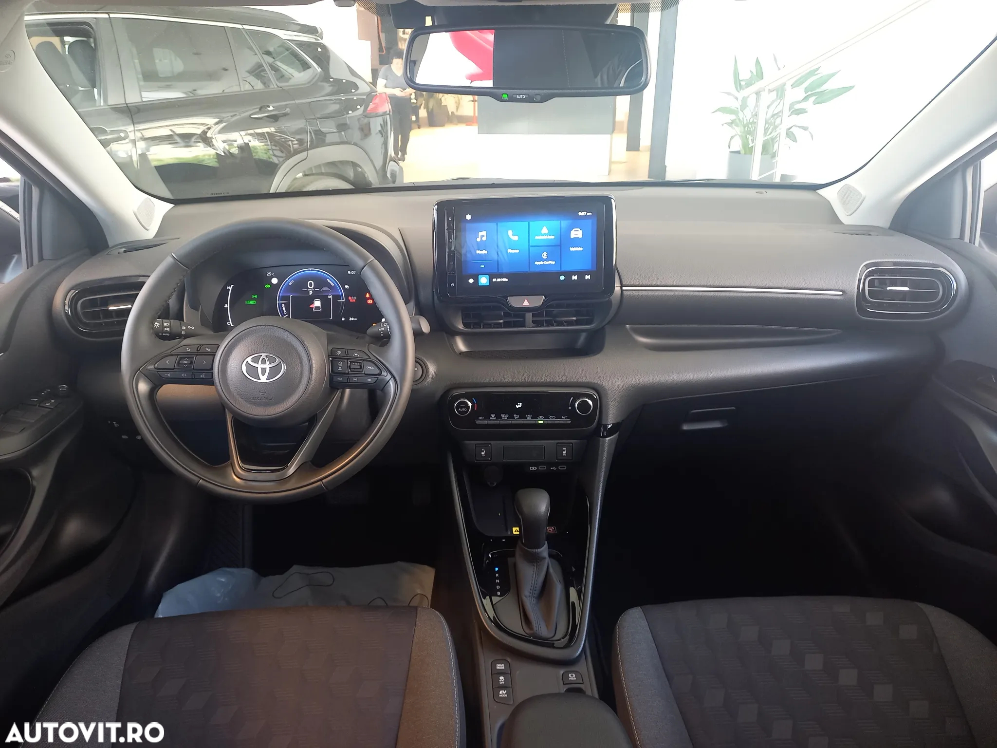 Toyota Yaris 1.5 VVT-i HSD Dynamic - 11