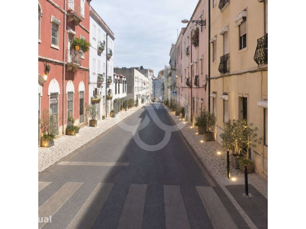 Prédio na zona do Bairro da Graça para remodelação total em Lisboa. - Grande imagem: 4/6
