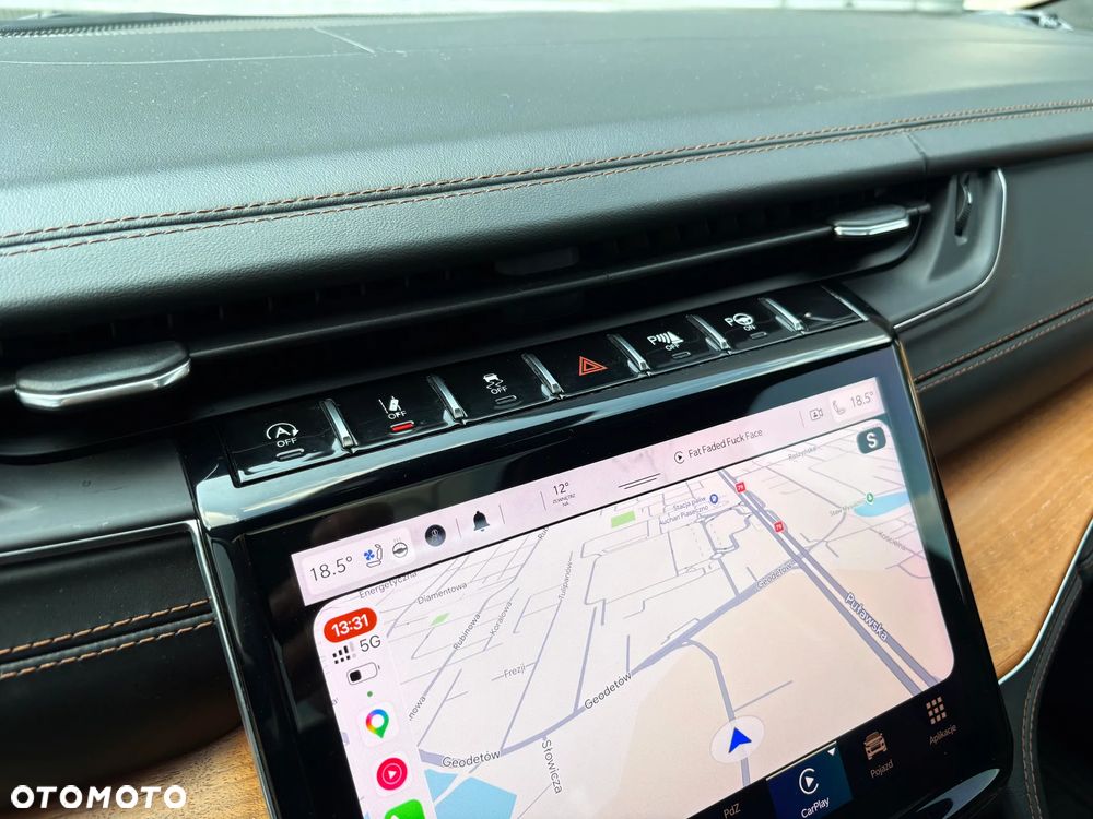 Jeep Grand Cherokee - 32