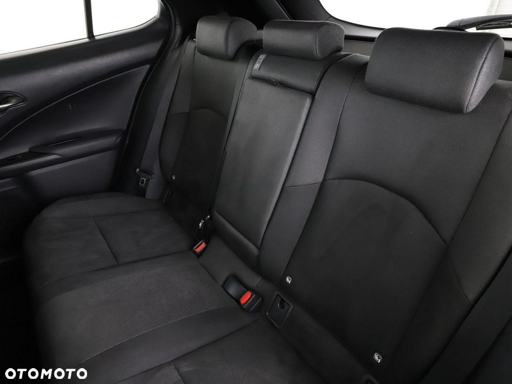 Lexus UX 250h - 18