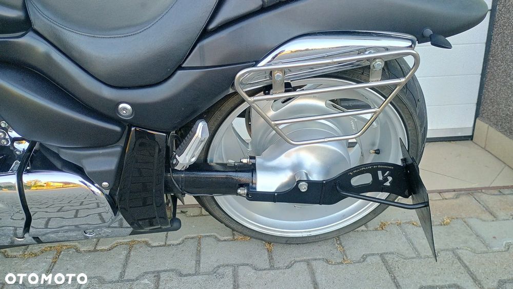 Suzuki Intruder - 16