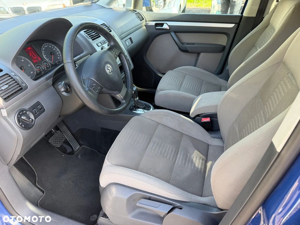 Volkswagen Touran 2.0 TDI DPF BlueMotion Technology DSG STYLE - 9