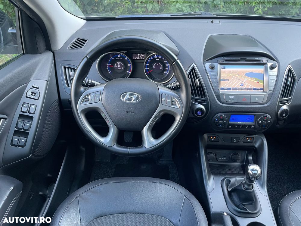 Hyundai ix35 1.7 CRDI 2WD blue Finale Gold - 22