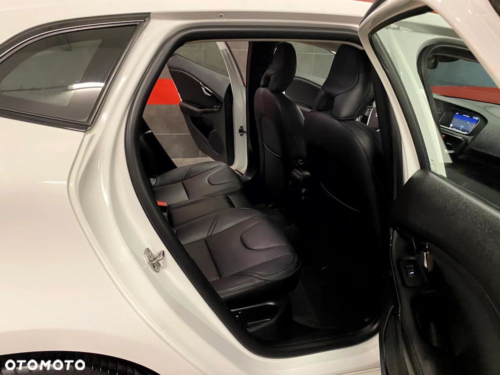 Volvo V40 D3 Drive-E SCR Momentum - 23