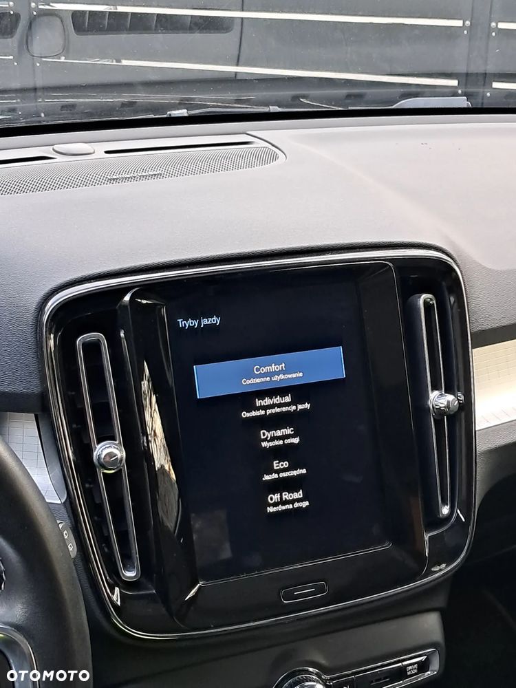 Volvo XC 40 D3 Momentum Pro - 24