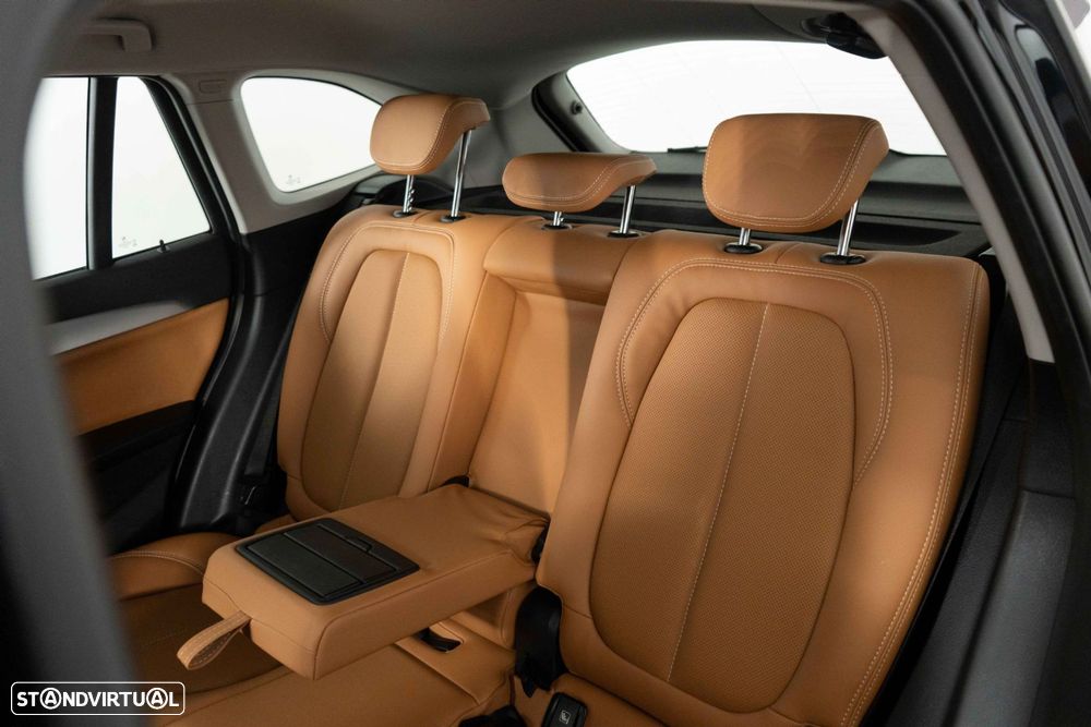 BMW X1 25 e xDrive Corporate Edition - 10