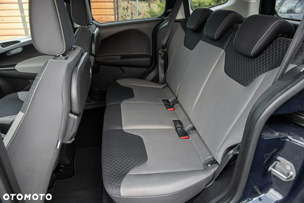 Ford Tourneo Courier - 21