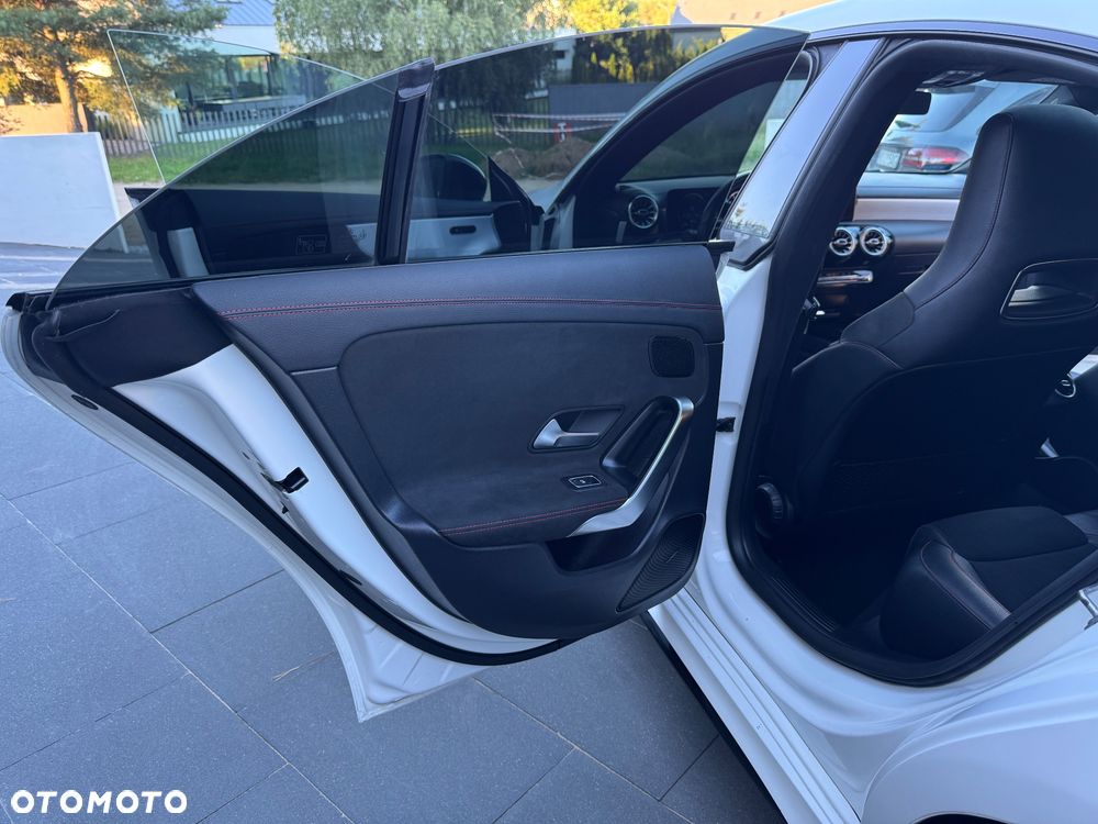 Mercedes-Benz CLA 200 AMG Line 7G-DCT - 24