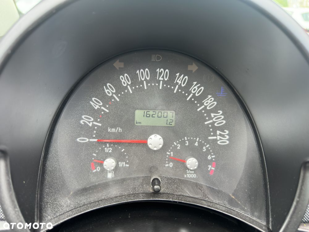 Volkswagen New Beetle - 12