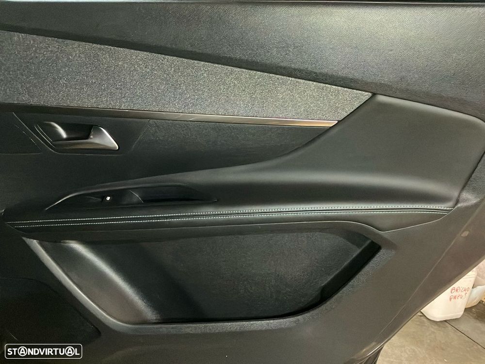 Peugeot 5008 1.5 BlueHDi Allure Pack EAT8 - 26