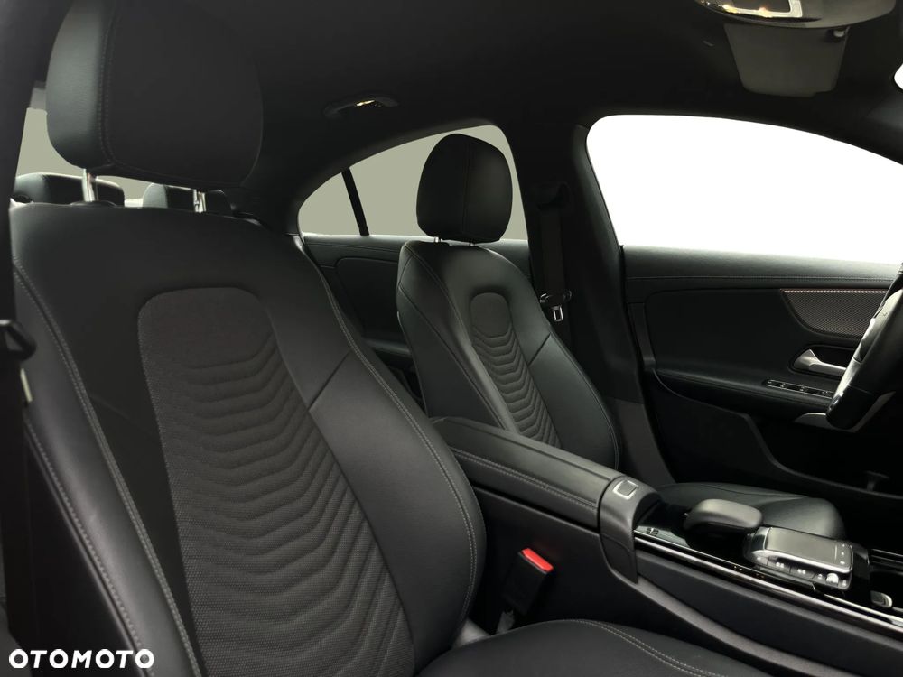 Mercedes-Benz CLA 180 Progressive 7G-DCT - 37
