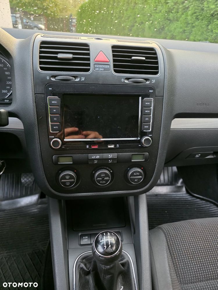 Volkswagen Golf - 6