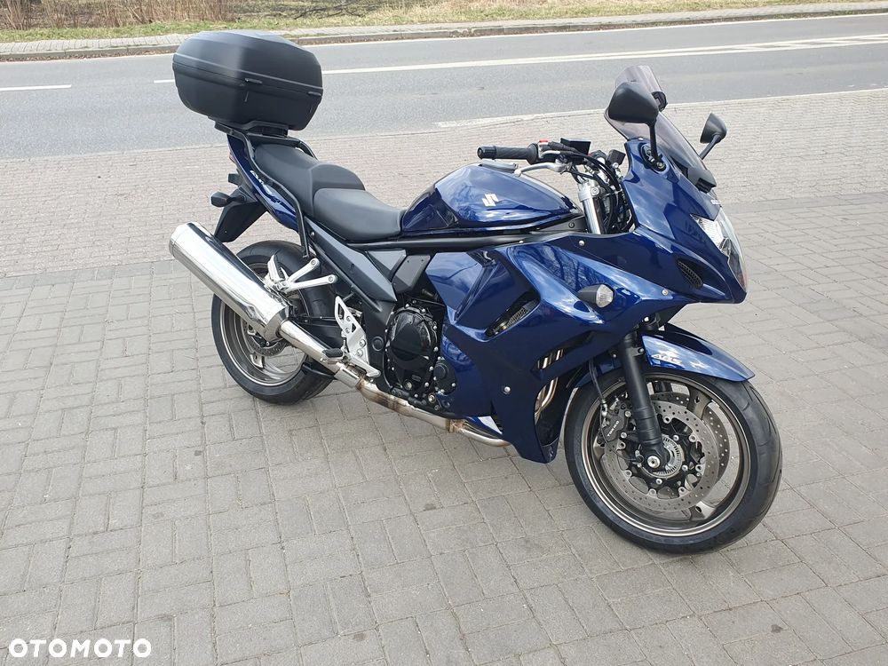 Suzuki GSX - 23