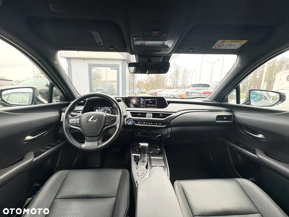 Lexus UX - 25