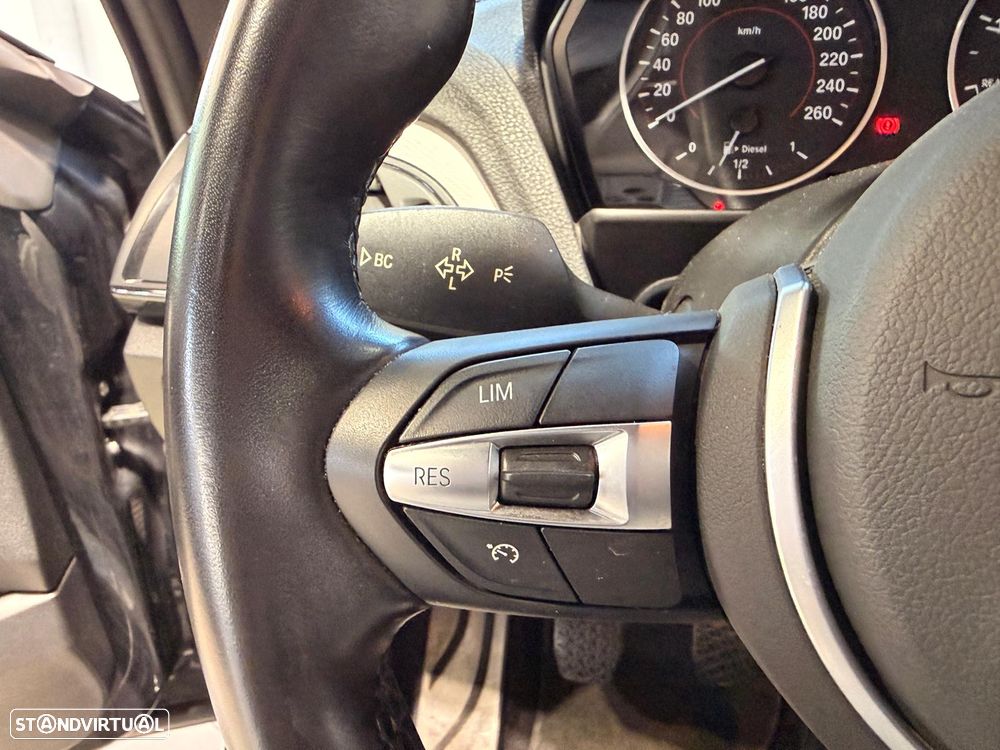 BMW 118 d Pack M - 30