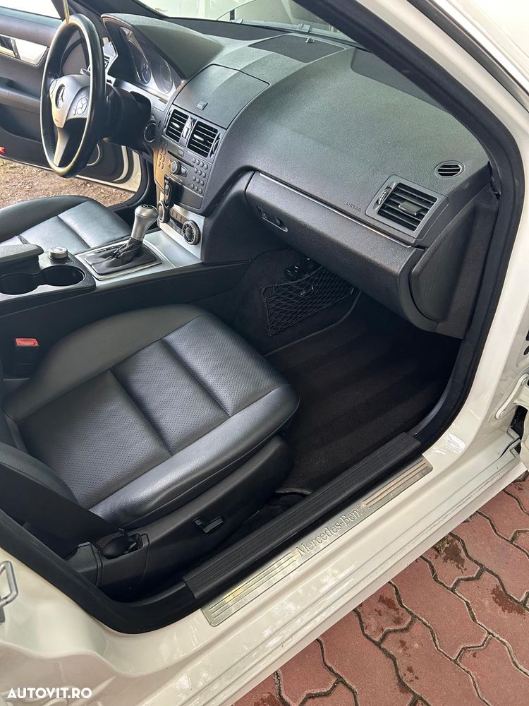 Mercedes-Benz C 300 4-Matic - 8