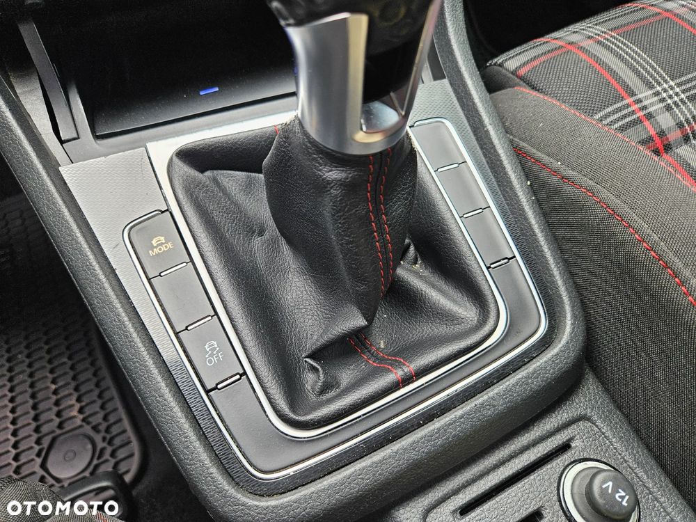 Volkswagen Golf - 29