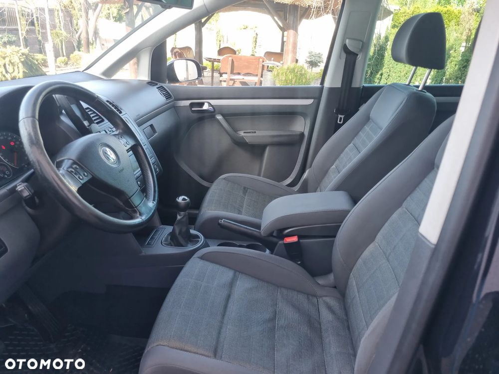 Volkswagen Touran 2.0 TDI DPF Highline - 14