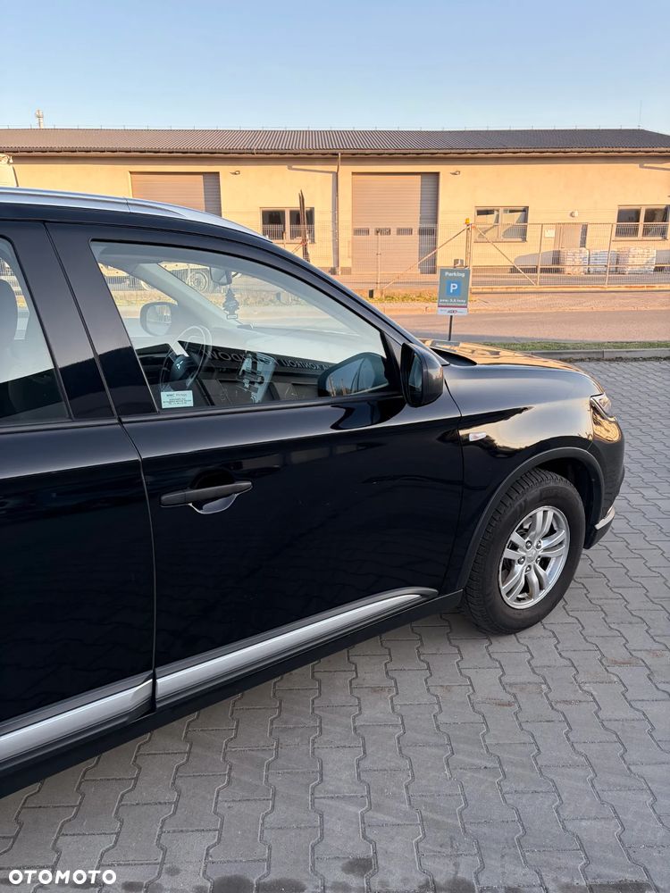 Mitsubishi Outlander 2.0 Invite + 2WD - 10