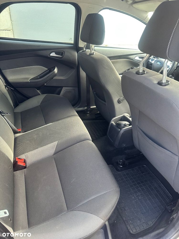 Ford Focus 1.6 Ambiente - 11
