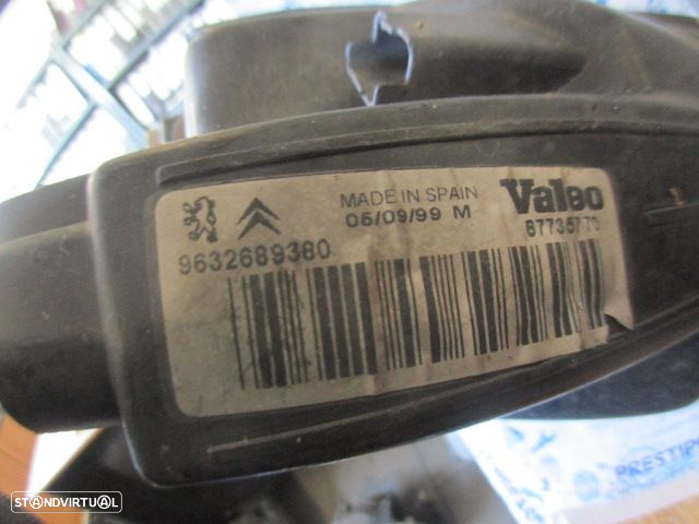 Farol 9632689380 67735770 PEUGEOT 206 2000 1.9D 70CV 3P BRANCO ESQ H4 ORIGINAL VALEO Danificado - 5