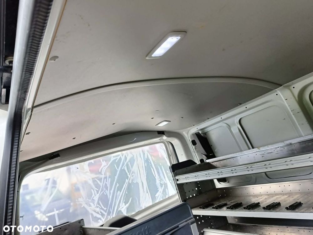 Volkswagen Transporter - 27