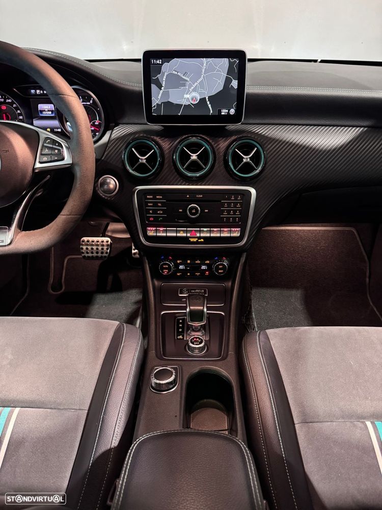 Mercedes-Benz A 45 AMG 4Matic Speedshift 7G-DCT PETRONAS 2015 World Champion Edition - 39
